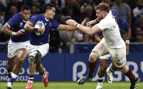 Samoa's scrum-half Melani Matavao (2ndL) runs with the ball past England's lock Ollie Chessum during the France 2023 Rugby World Cup Pool D match between England and Samoa at the Stade Pierre-Mauroy in Villeneuve-d'Ascq, near Lille, northern France on October 7, 2023. (Photo by Sameer Al-Doumy / AFP)