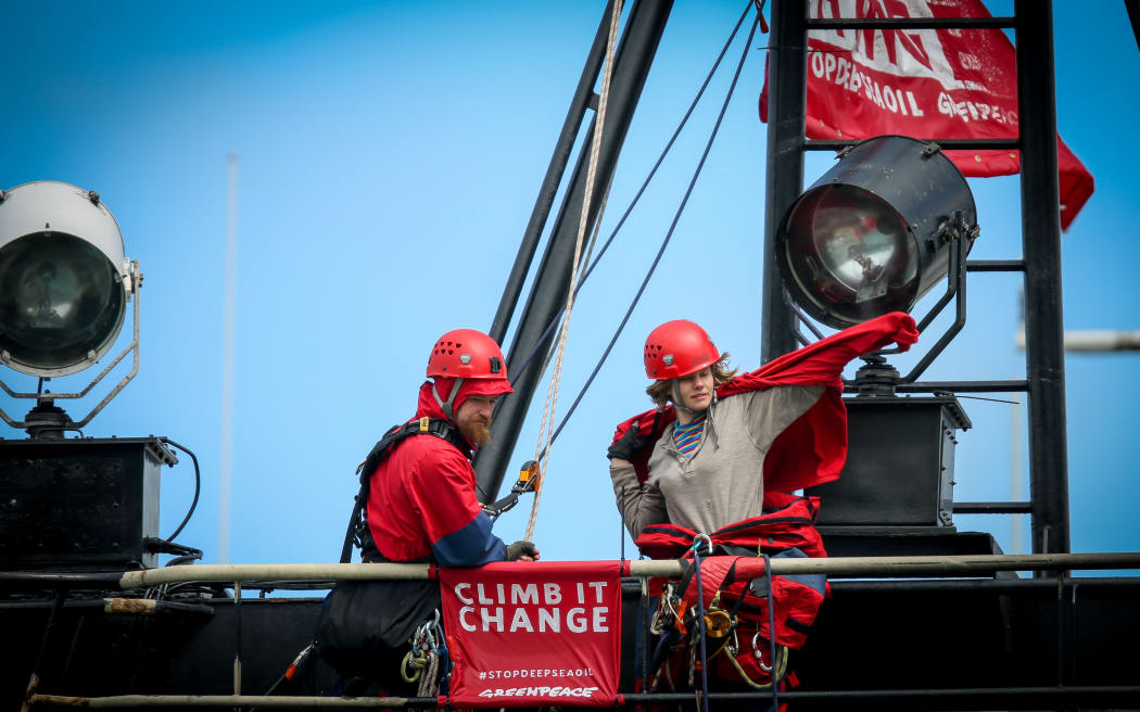 Greenpeace activists have put more layers on board the government research ship Tangaroa in Wellington.