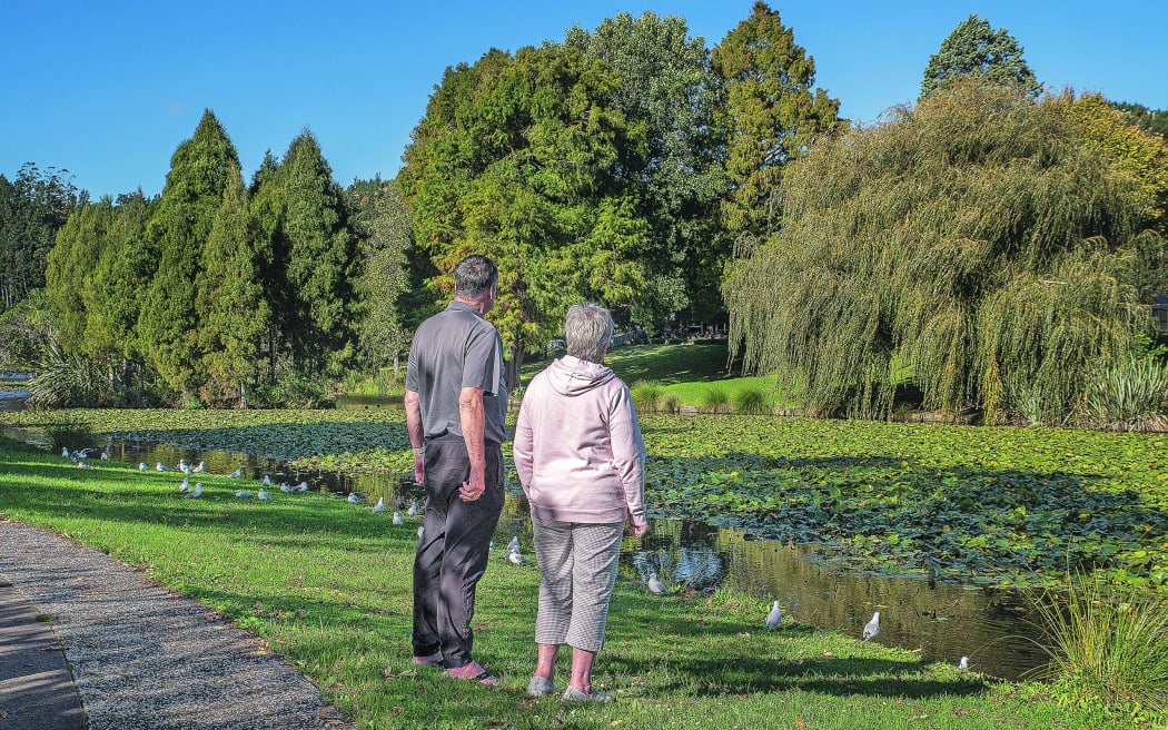 Residents from around Sullivan Lake would like to work together with Whakatāne District Council to have the lilies removed from Sullivan Lake and improve the quality of the water.