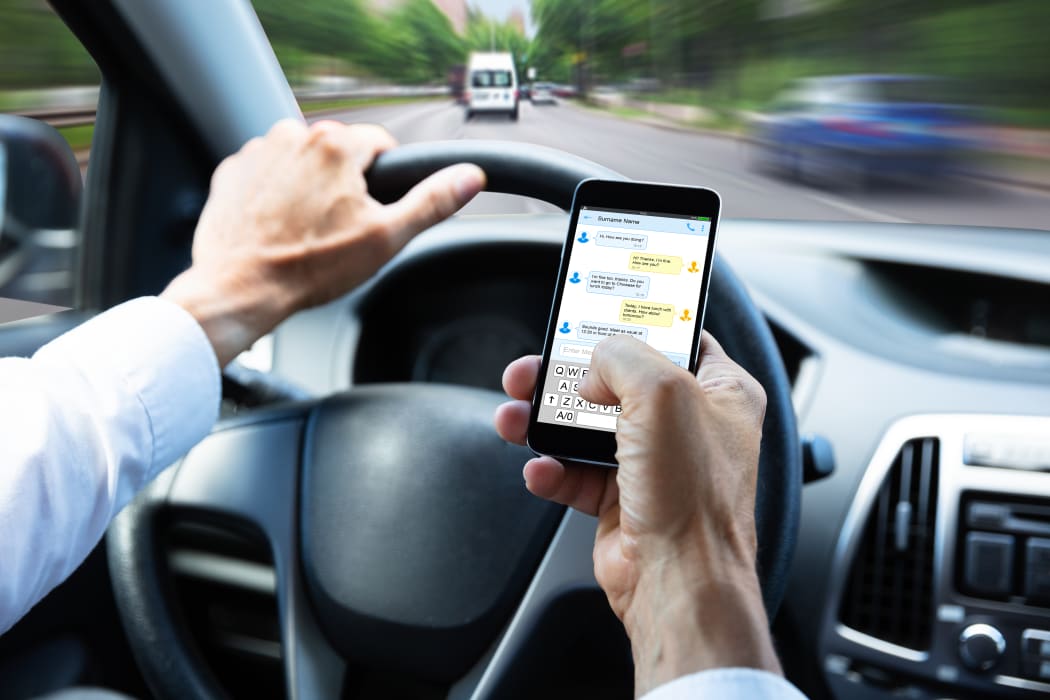 Fine for using cell phones while driving to increase to 150 RNZ News