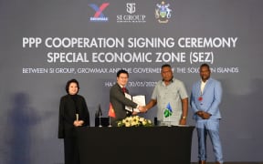 Solomon Islands Minister Jamie Vokia and (former) Chief of Staff Mack Faddean Aoraunisaka pictured with SI Group Chairman Phan Nhat Minh and CEO Le Thi Huy Binh