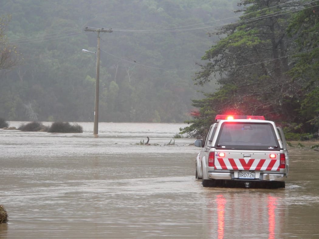 Civil Defence checking properties in Waitati during the April 2006 flooding.