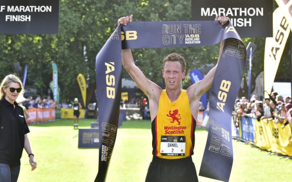 Daniel Jones celebrates his victory in the 2020 Auckland Marathon.