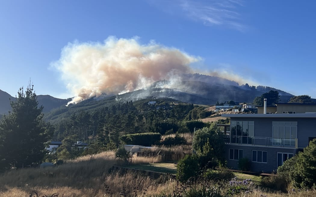 Port Hills fire day 2 - halfway up Worsley Road