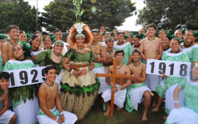 Marcellin College's Samoan team. The two dates they’re holding up are significant periods in Samoan history: Black Saturday 1929 and the year of the Spanish flu pandemic.