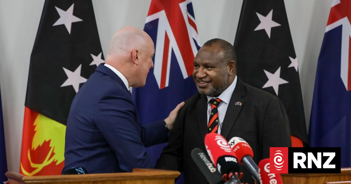 Prime Minister Christopher Luxon talks to media from Papua New Guinea | RNZ