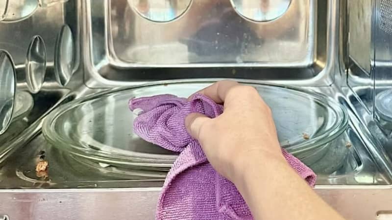 Neglected microwaves can be cleaned using everyday ingredients, such as lemon slices and vinegar.