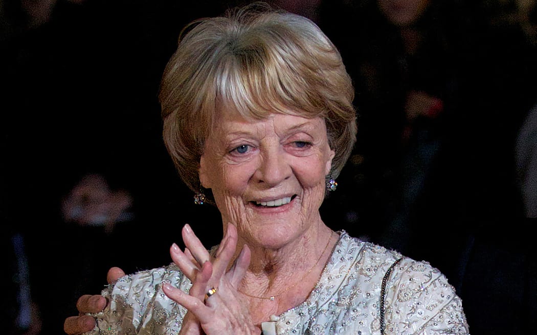 (FILES) A file photo taken on October 15, 2012, shows British actress Maggie Smith on the red carpet as she arrives to attend the premiere of 'Quartet' during the 56th BFI London Film Festival in London. Oscar-winning British actor Maggie Smith, a star of stage and screen for more than seven decades, died in hospital in London on Friday, September 27, her sons announced. (Photo by ANDREW COWIE / AFP)