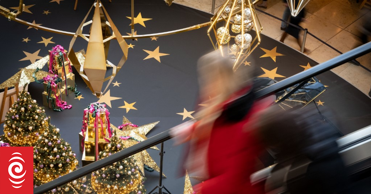 Christmas Eve busiest shoping day of the year with more than 500,000 sales