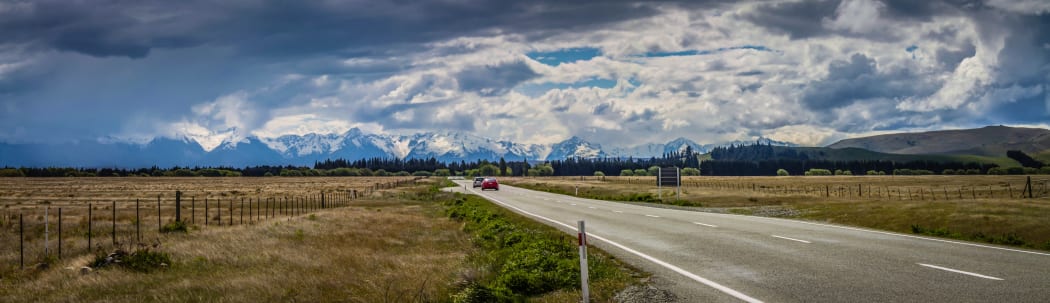 The road to Lake Tekapo