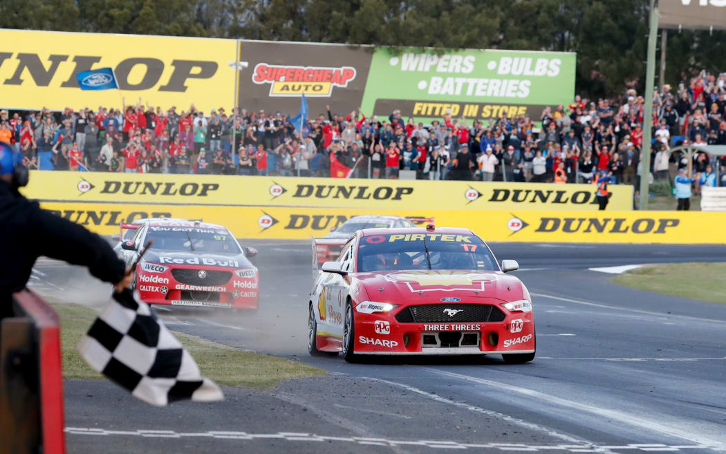 Scott McLaughlin heads home Shane van Gisbergen to win 2019 Bathurst 1000.