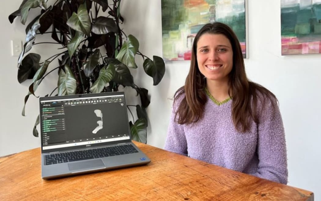 Ella Thomas is a product designer who got interested in medical design and 3D printing.