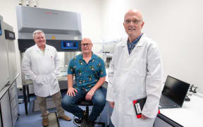 L to R: Dr Mike Schmidt – Business Development Manager; Andy Clover – Communications & Funding Specialist; Rick Kiessig – CEO & Chief Science Officer in Kimer Med’s new laboratory.