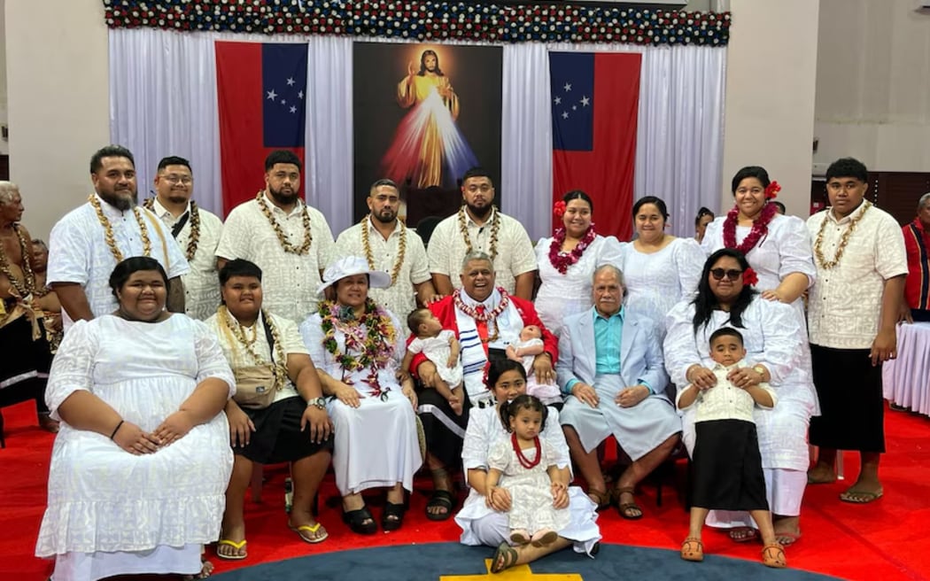 Laaulialemalietoa was surrounded by religious images at the swearing-in ceremony.  (ABC News: Adel Fruean)