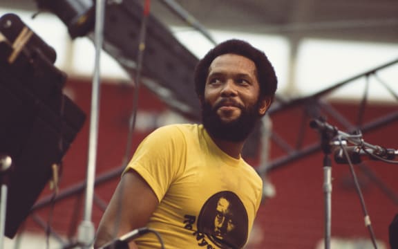 Roy Ayers, U.S. funk, soul and jazz composer and vibraphone player, during a live concert performance at the Kool Jazz Festival, at the Riverfront Stadium in Cincinatti, Ohio, USA, in July 1976. (Photo by David Redfern/Redferns/Getty Images)
