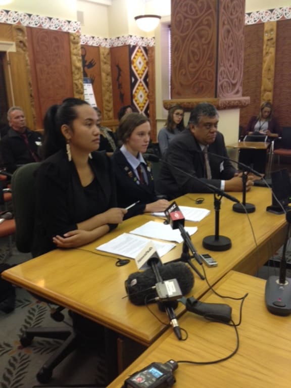 Waimarama Anderson, Leah Bell and iwi supporter Rahui Papa.