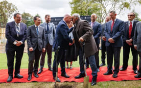 Prime Minister Rt Hon Christopher Luxon and Chair of Te Arataura Tukoroirangi Morgan break ground on the new medical school building site.