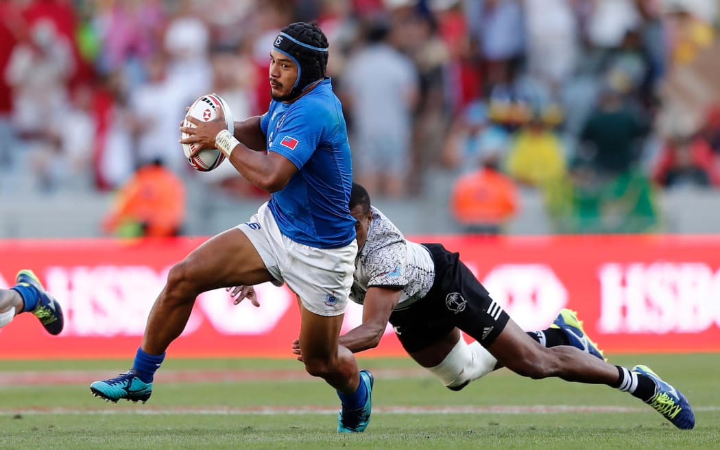 Samoa's Tila Mealoi attacks against Fiji on day one of the Cape Town Sevens.