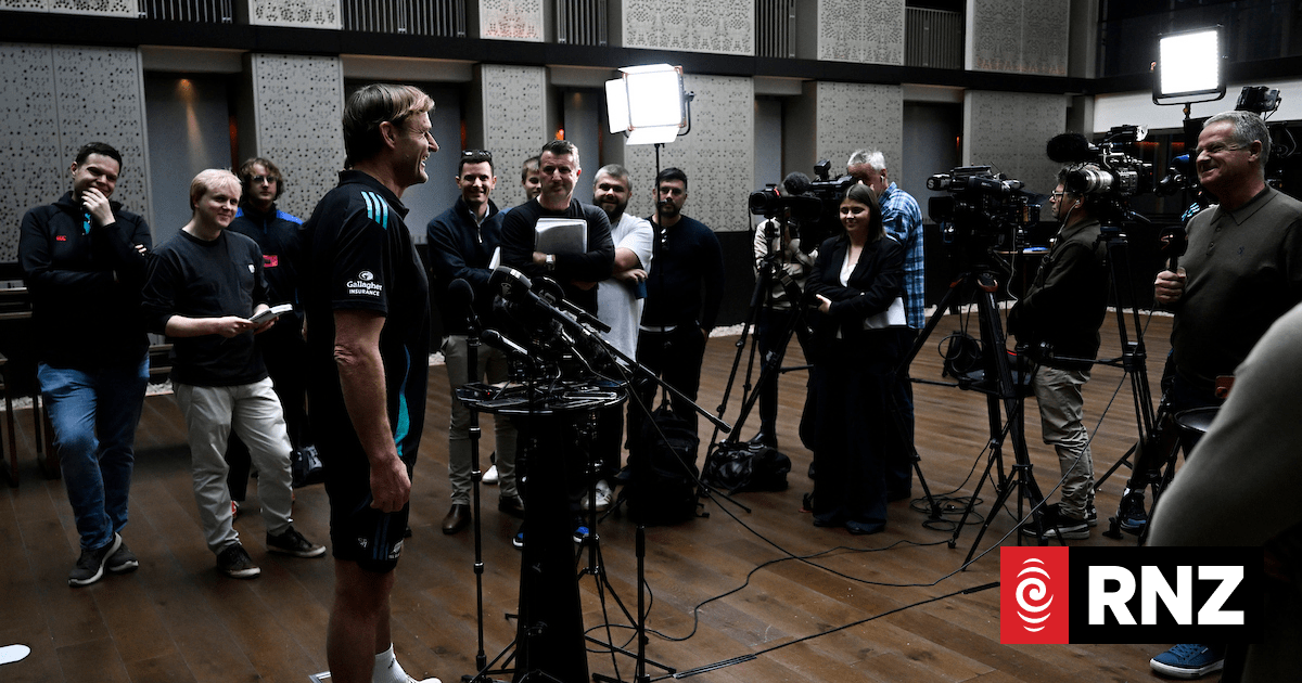 Review: Relationship between coaches and media probably isn't what you think