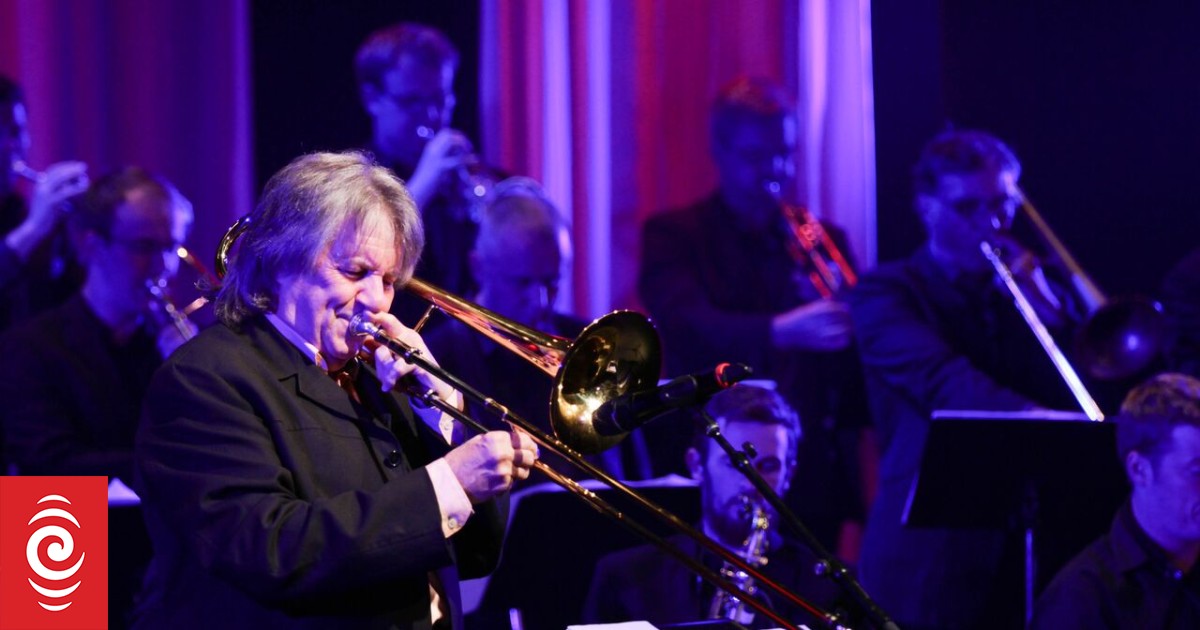 NZ jazz legend Rodger Fox dies aged 71