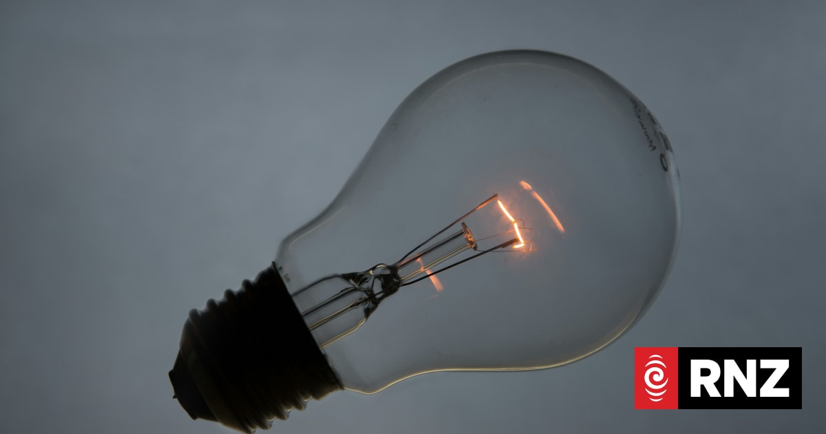 Power company Genesis wants to ban incandescent light bulbs