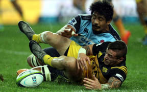Will Skelton slides into TJ Perenara.