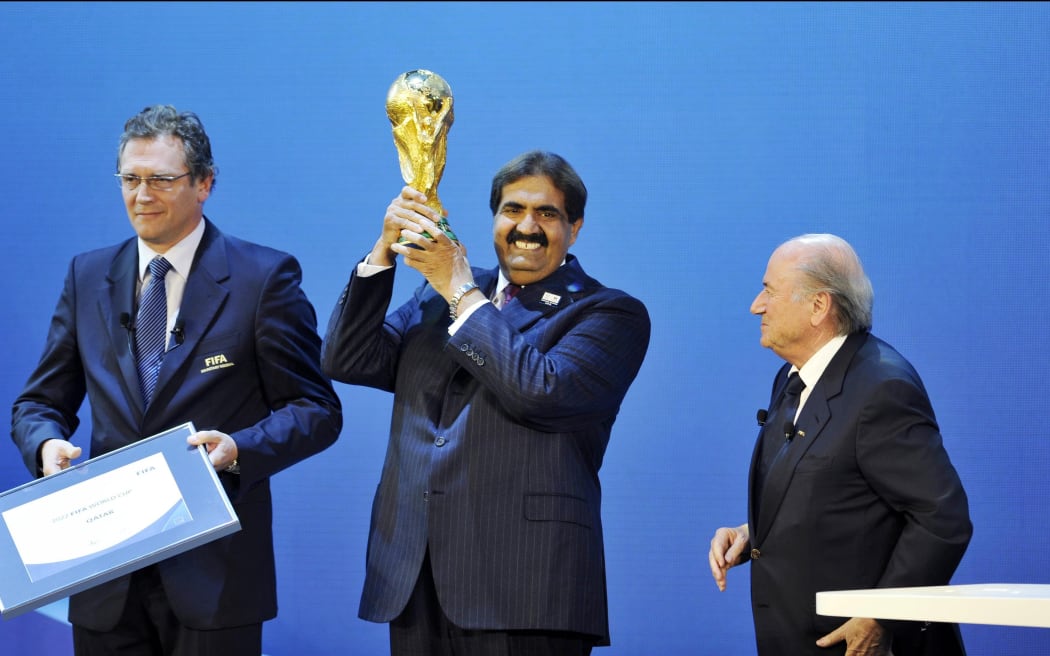 Le cheikh Hamad ibn Khalifa Al Thani ( Emir du Qatar ) with FIFA president Sepp Blatter in 2010.