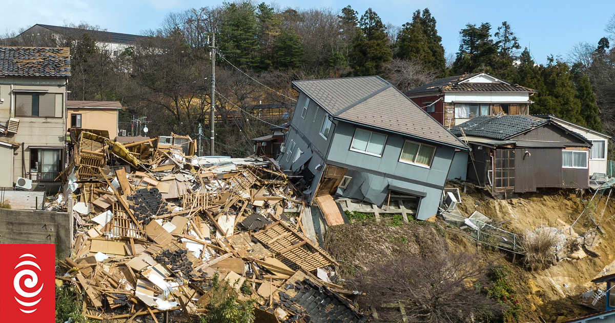ارتفاع عدد القتلى مع سعي رجال الإنقاذ للعثور على ناجين من زلزال اليابان