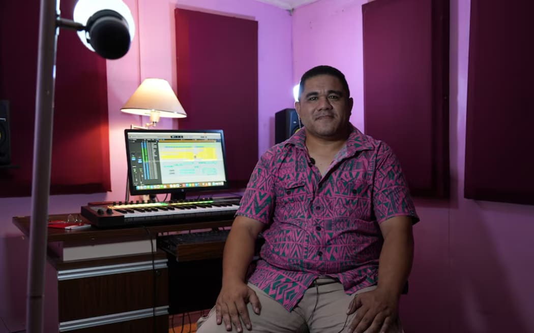 Tuala Uili Lafaele was one of many people who lost work during Samoa's power blackouts this year. (ABC News: Gabriella Marchant)