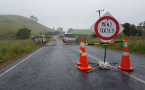 The road closed sign at the edge of the northern cordon around Kaikoura.