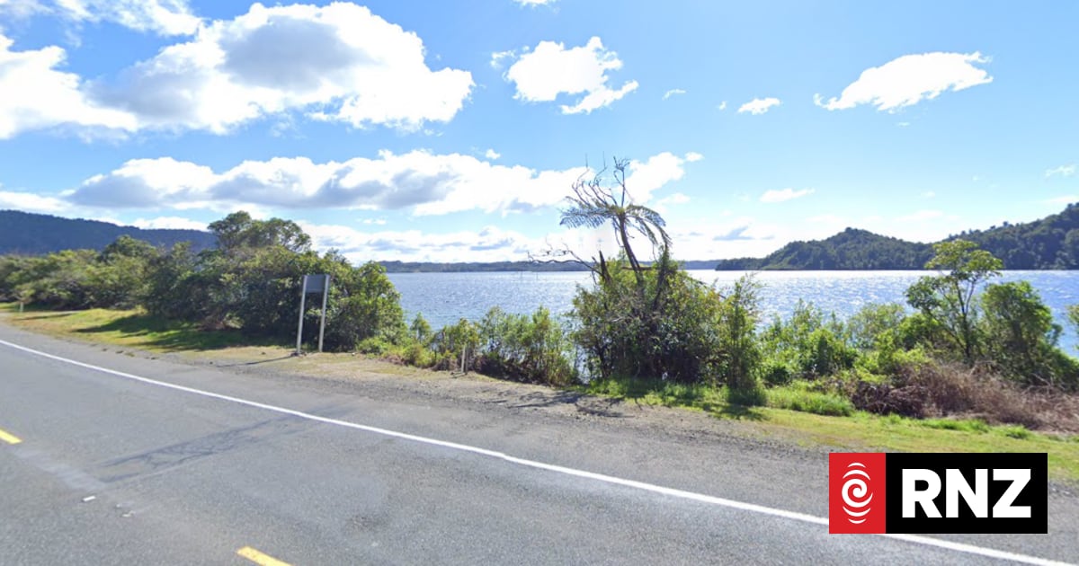 Person dies after car plunges into Lake Rotomā | RNZ