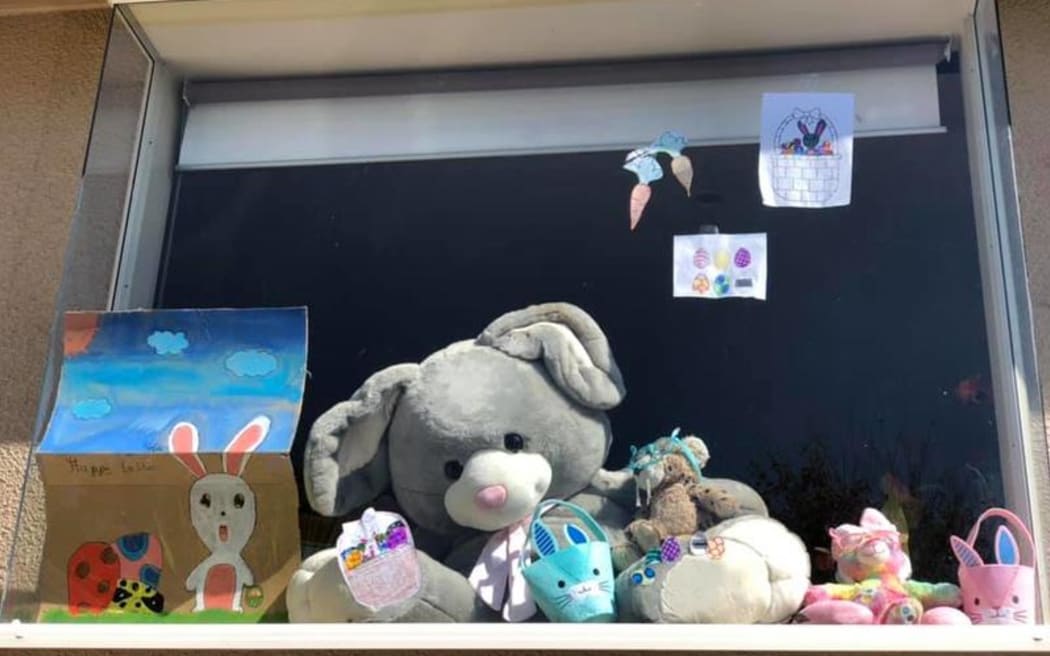 Teddies in the window of a house during lockdown