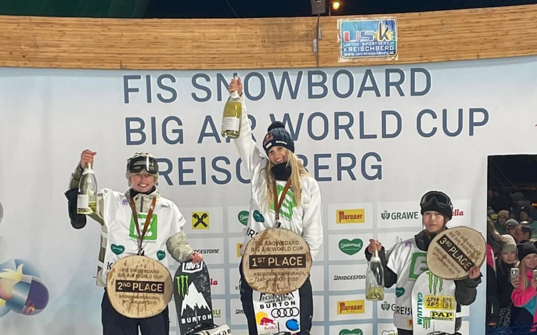 Zoi Sadowski-Synnott, left, on the podium at the Big Air World Cup in Austria alongside winner Anna Gasser of Austria and Japan's Kokomo Murase.