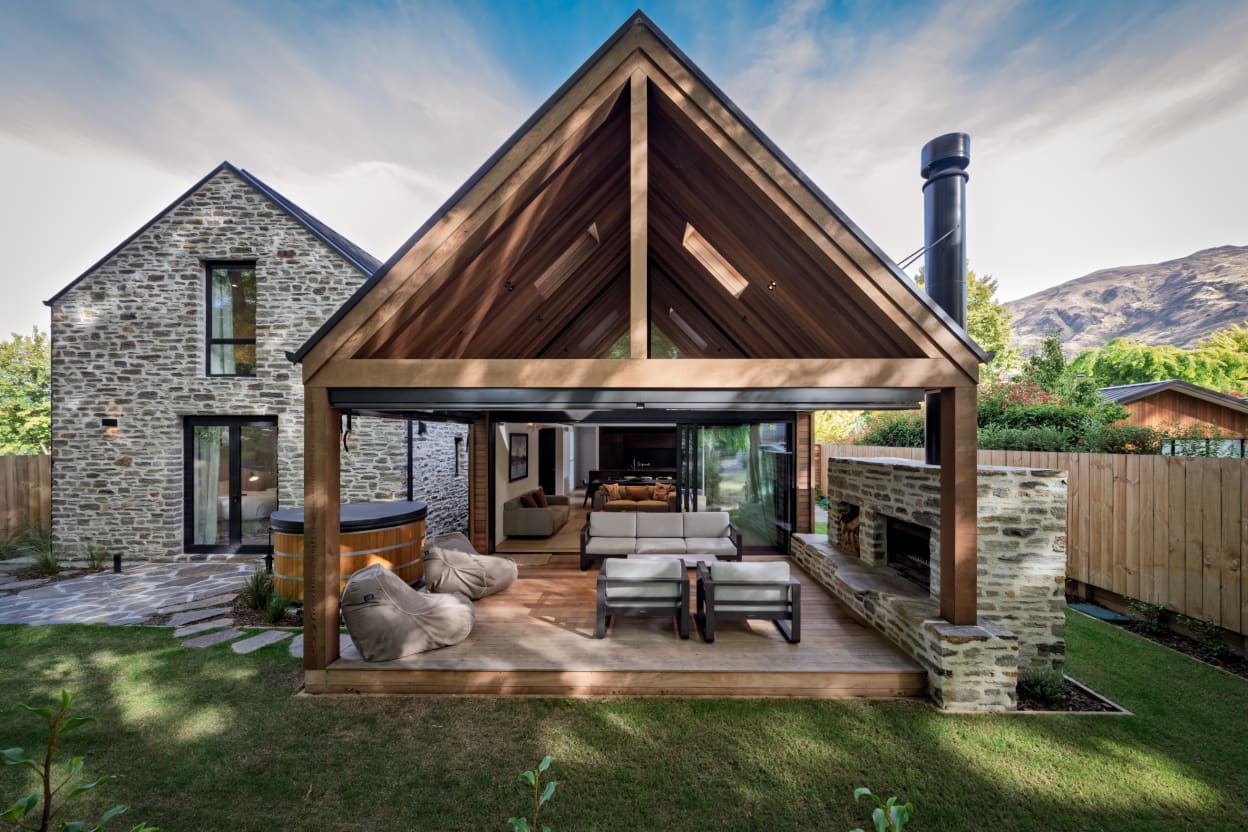 Sam Connell of Figure & Ground designed this Macandrew Lane property in Wānaka, Otago.