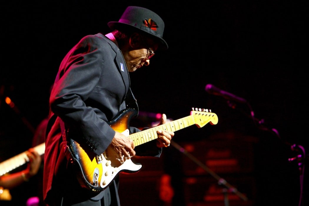 Guitarist Hubert Sumlin performs live during The Experience Hendrix Tour presented by Gibson Guitars at The Beacon Theater on October 17, 2007 in New York City