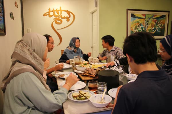 Habib Ali and Syahida Hizul gather with other Malaysian families at a friend's house in Auckland to recreate the lively atmosphere from back home.