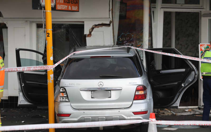 Car smashes into central Auckland building, causes extensive damage | RNZ