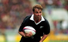 Matthew Cooper in action for the All Blacks in 1993.