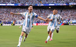 KANSAS CITY, MISSOURI - JUNE 16: Lionel Messi #10 of Argentina celebrates scoring his team’s first goal during the FIFA World Cup 2026 Group J match between Argentina and Algeria at Kansas City Stadium on June 16, 2026 in Kansas City, Missouri.   Charlotte Wilson/Getty Images/AFP (Photo by Charlotte Wilson / GETTY IMAGES NORTH AMERICA / Getty Images via AFP)