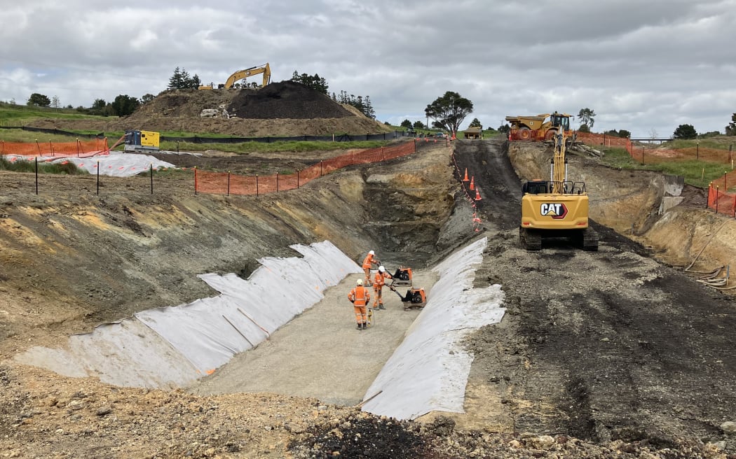 Reconstruction of a slip-damaged section of railway at Old Tokatoka Road, south of Whangārei.