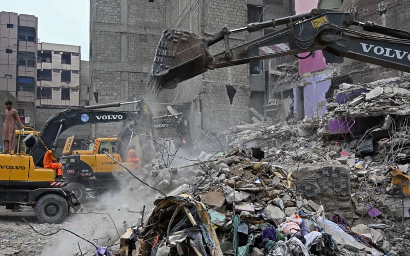 Death toll in Pakistan building collapse rises to 21 | RNZ