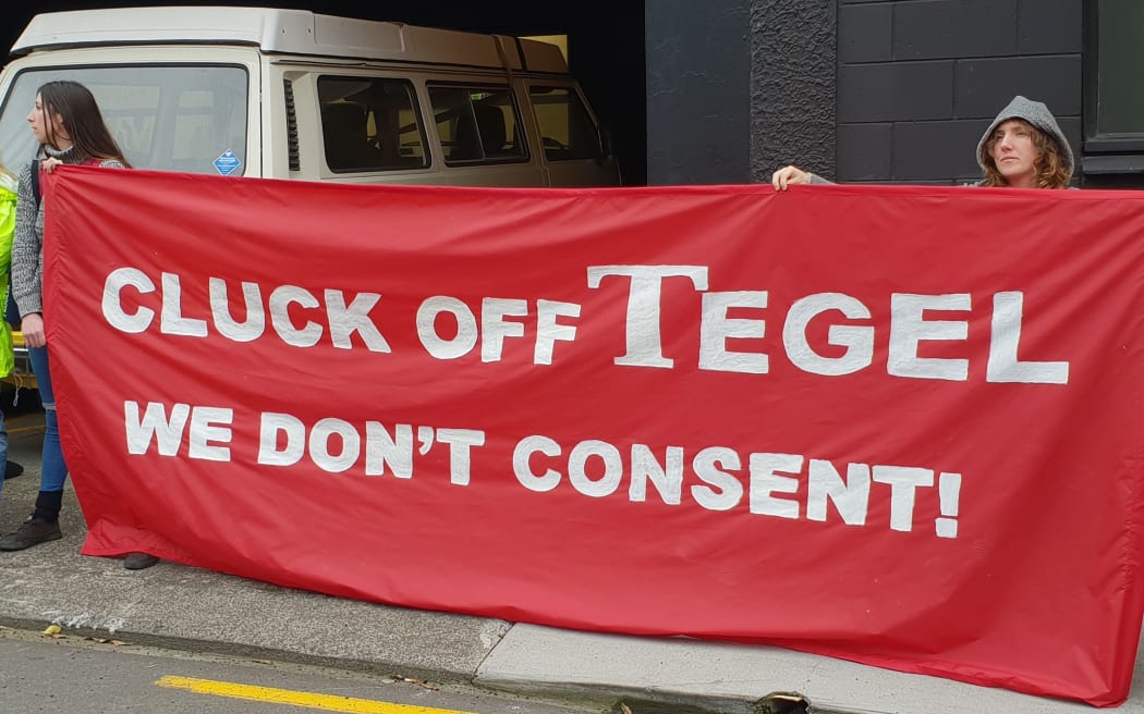 Tegel protest sign