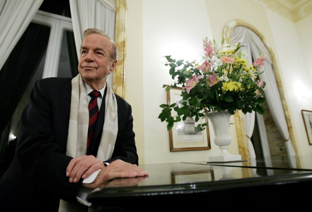 Franco Zeffirelli poses at the British Embassy in Rome before receiving the medal of knighthood from the British ambassador to Italy in 2004.