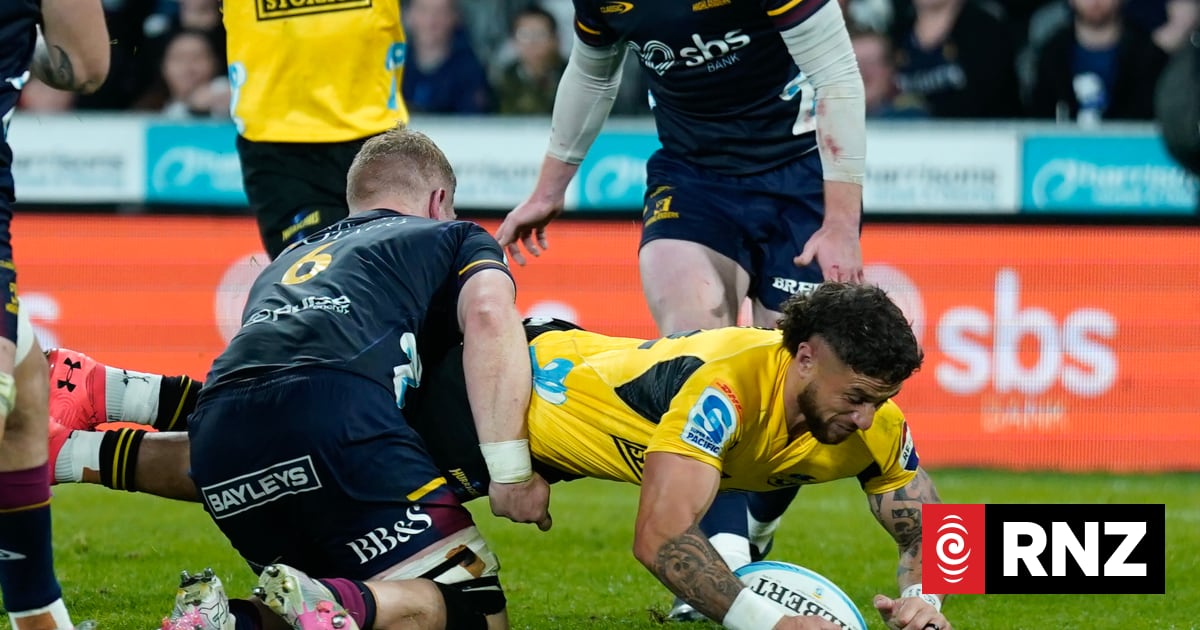 Roigard injury mars big Hurricanes win over Highlanders | RNZ