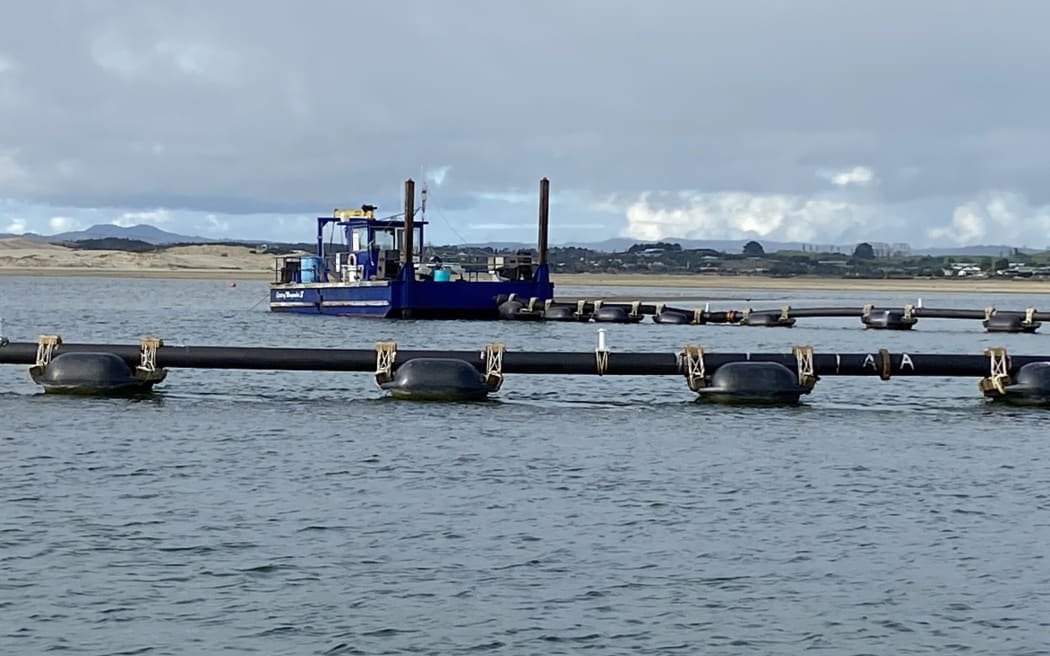 Mangawhai Harbour Restoration Society pumps sand from the local harbour back onto the spit each year.