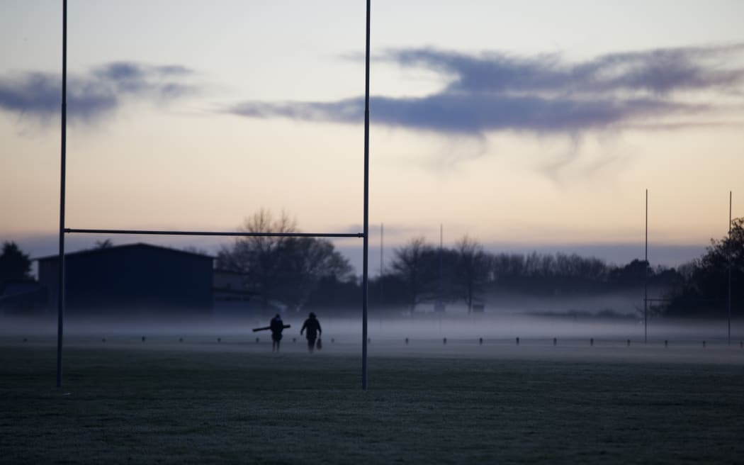 People begin to arrive on a misty morning at the final day of Kiingi Tuheitia's tangihana.