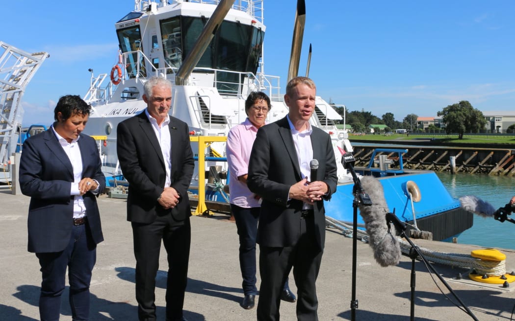 Announcement of emergency shipping service, Gisborne to Napier - made at Gisborne Port