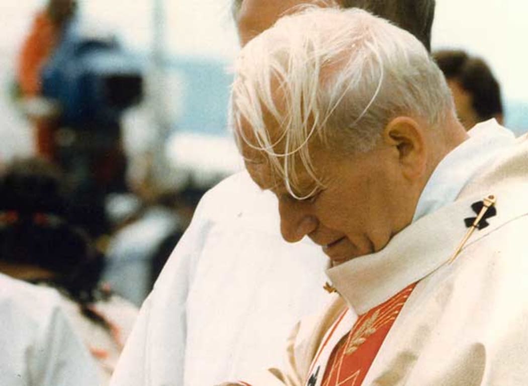 Pope John Paul II at Athletic Park, Wellington (Alexander Turnbull Library, PAColl-9214-11)