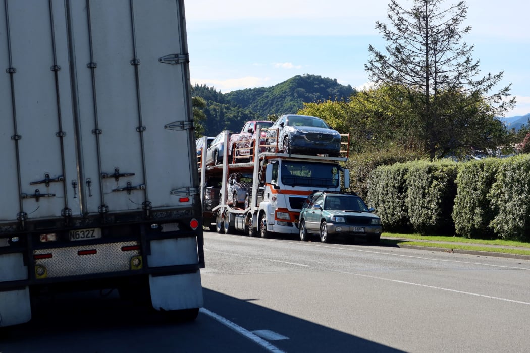 Picton residents chat about truckies parking in Picton.