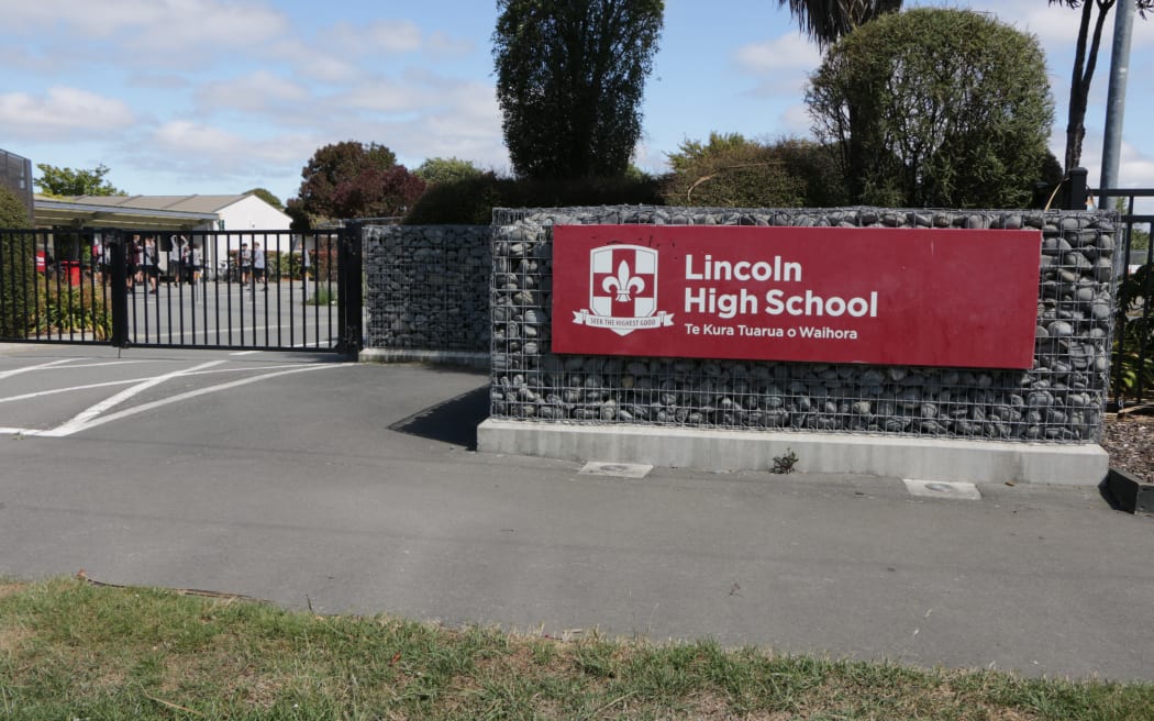 Entrance to Lincoln High School on Boundary Road.